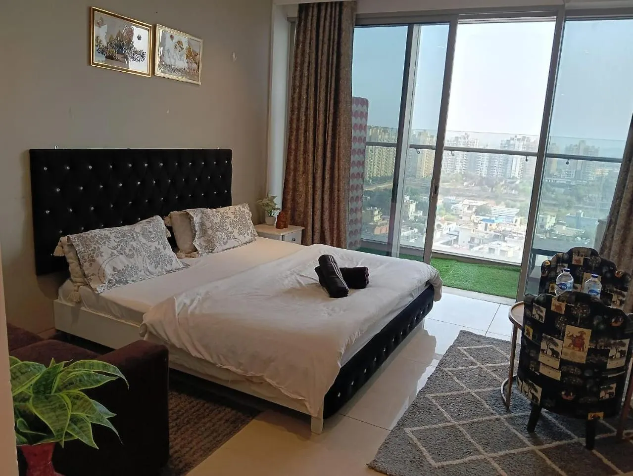 Antique Apartment グルガウン